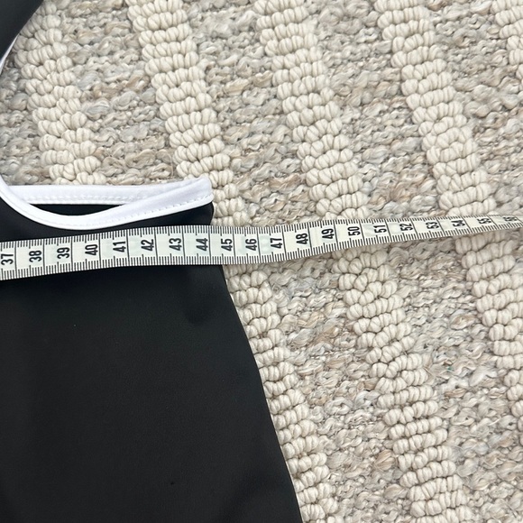 Black sport outfit - Picture 4 of 8